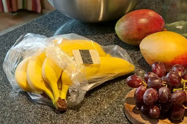 Ethylene absorbers for fruits and vegetables shelf life